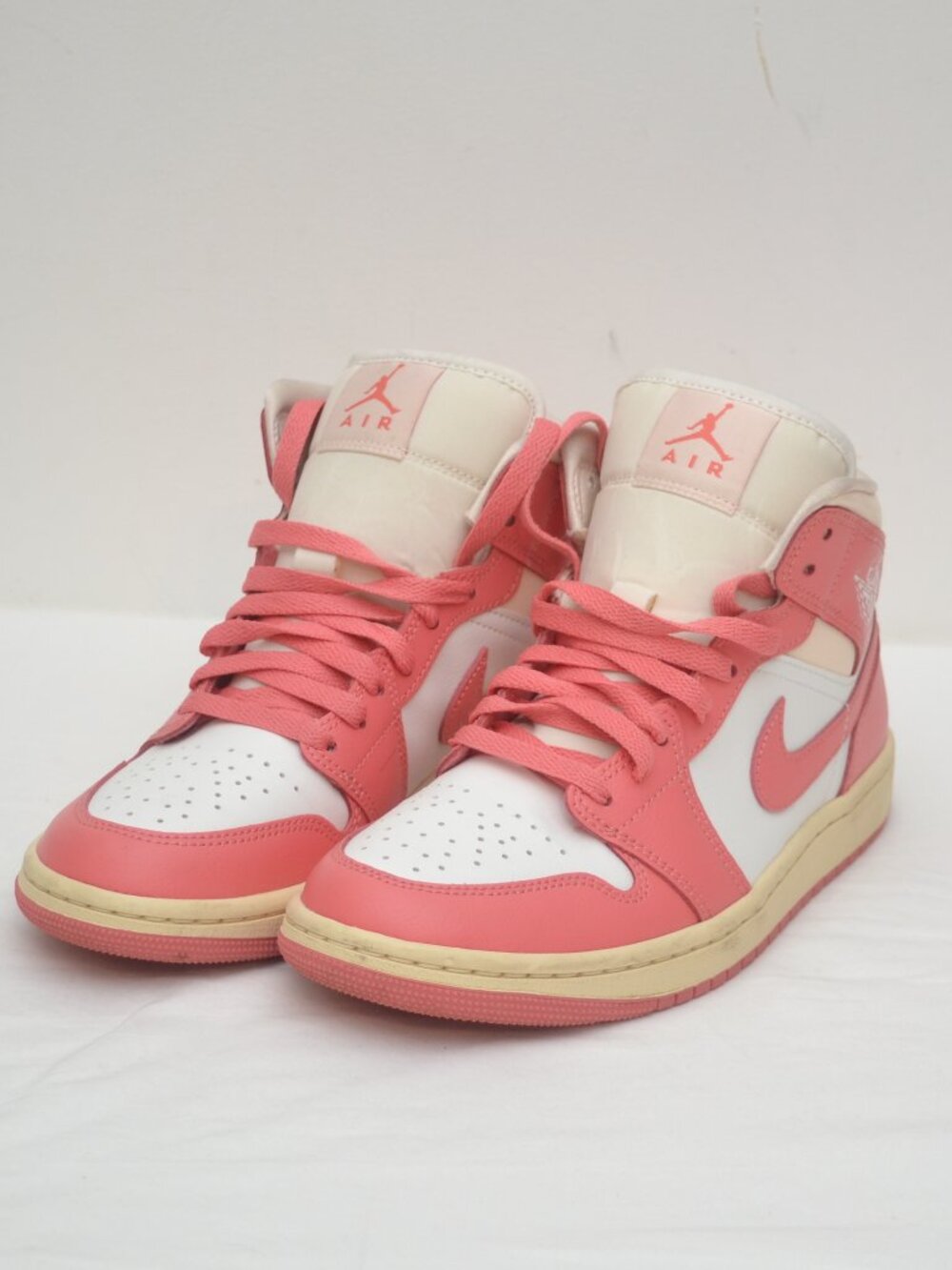 Air Jordan 1 Mid Women's 'Guava Ice' Size 7.5